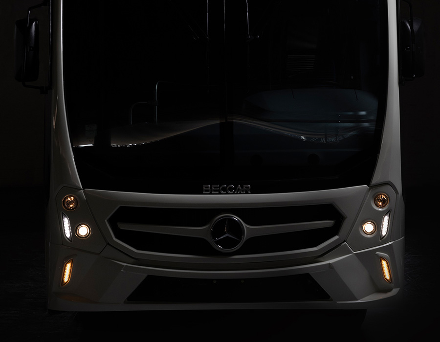 Autobus Beccar con tecnologia Night Light