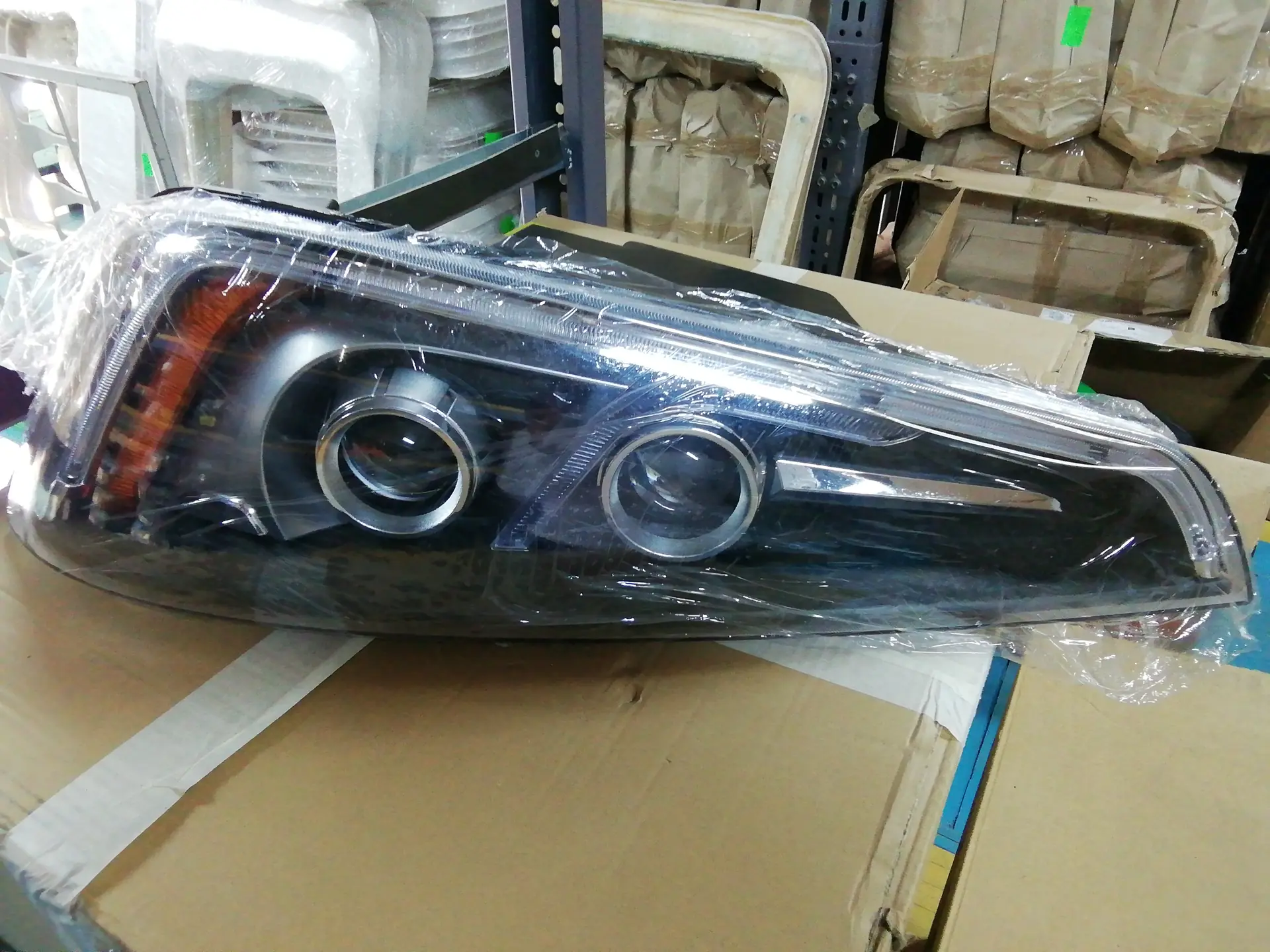 Faro delantero LED derecho